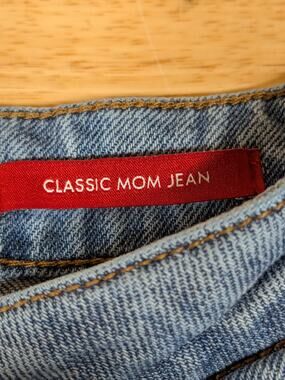 Guess Jeans Women's Size 28 Blue Classic Mom Jean Cropped (0394)